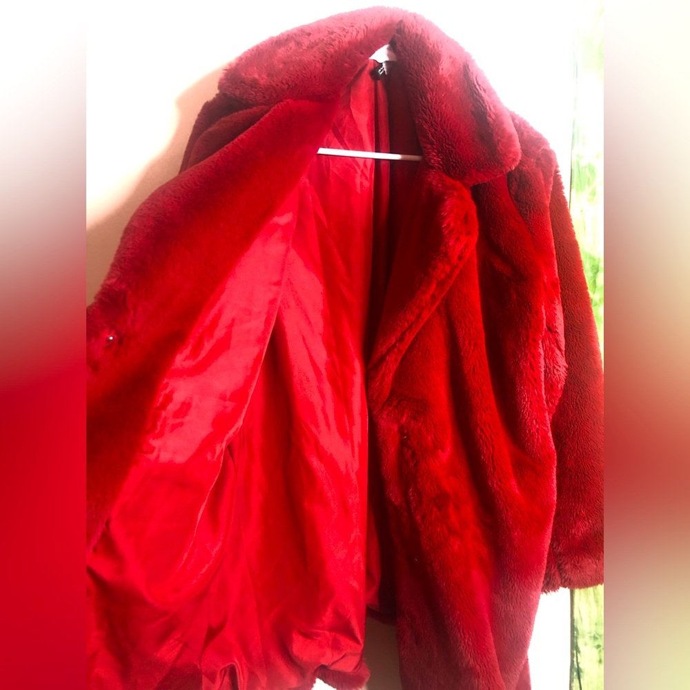 Gently used comfortable faux fur coat. Soft to the touch and barely worn.